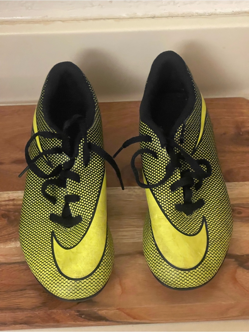 Nike Boys Soccer Cleats Yellow and Black Athletic Trainers